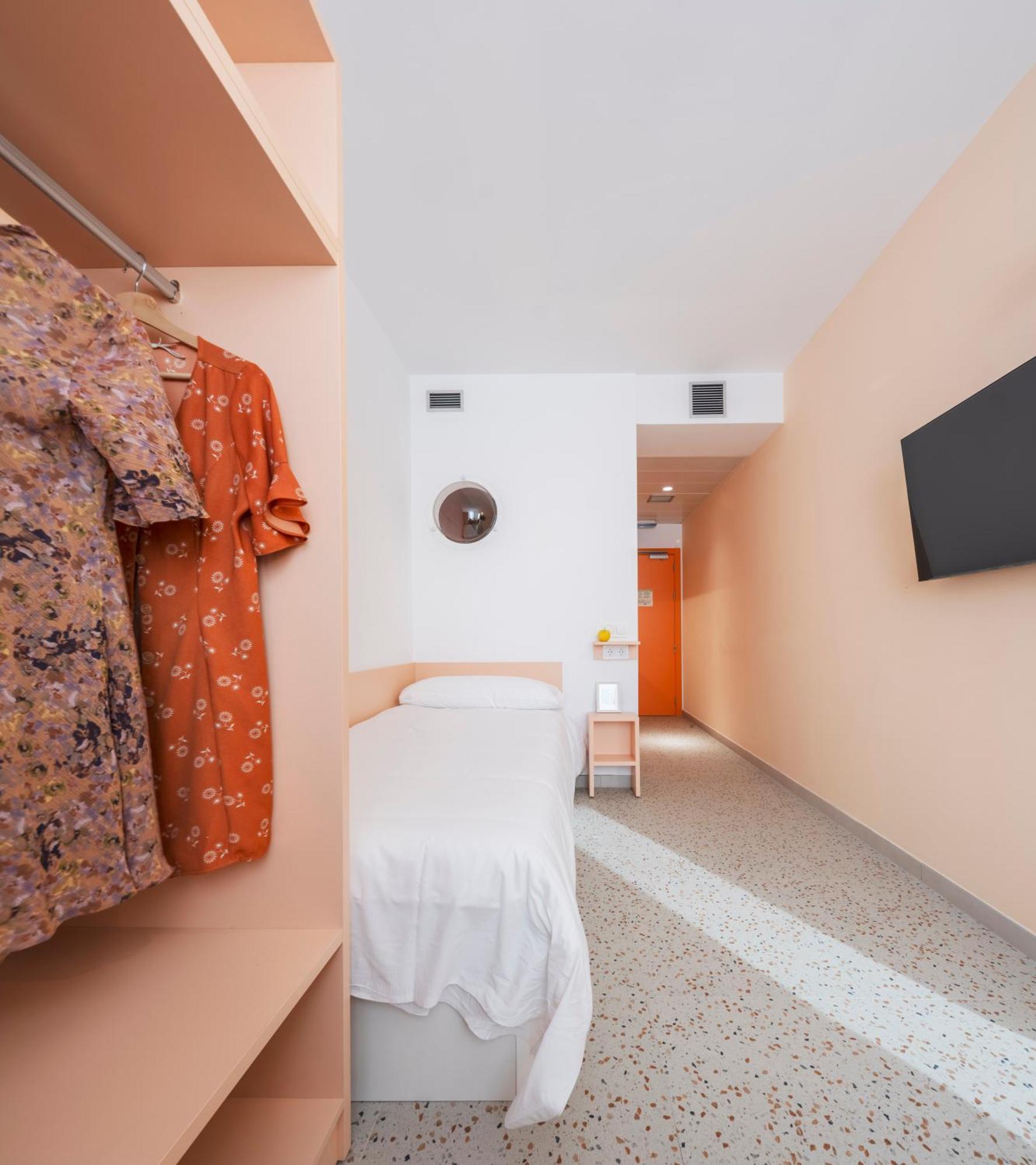 Single Room,1648338919:JPEG