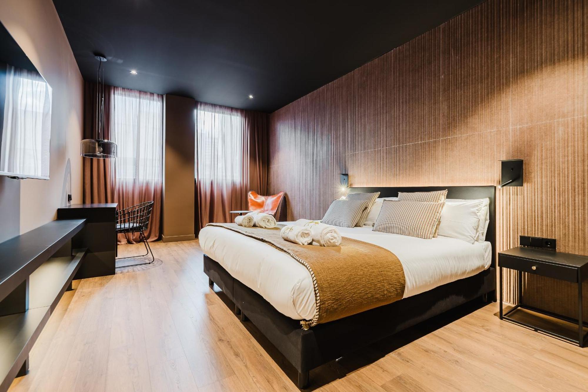 Deluxe Room,1652154442:JPEG