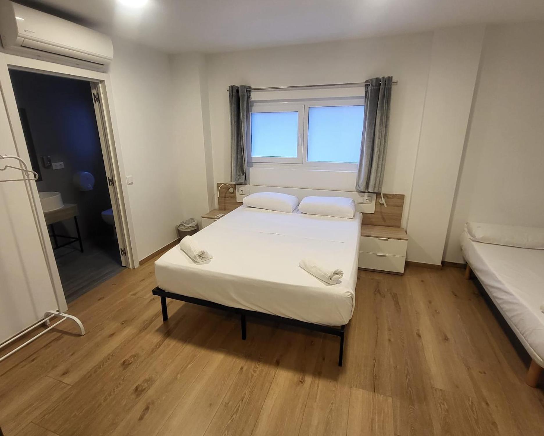 Quarto com Cama de Casal ou 2 de Solteiro