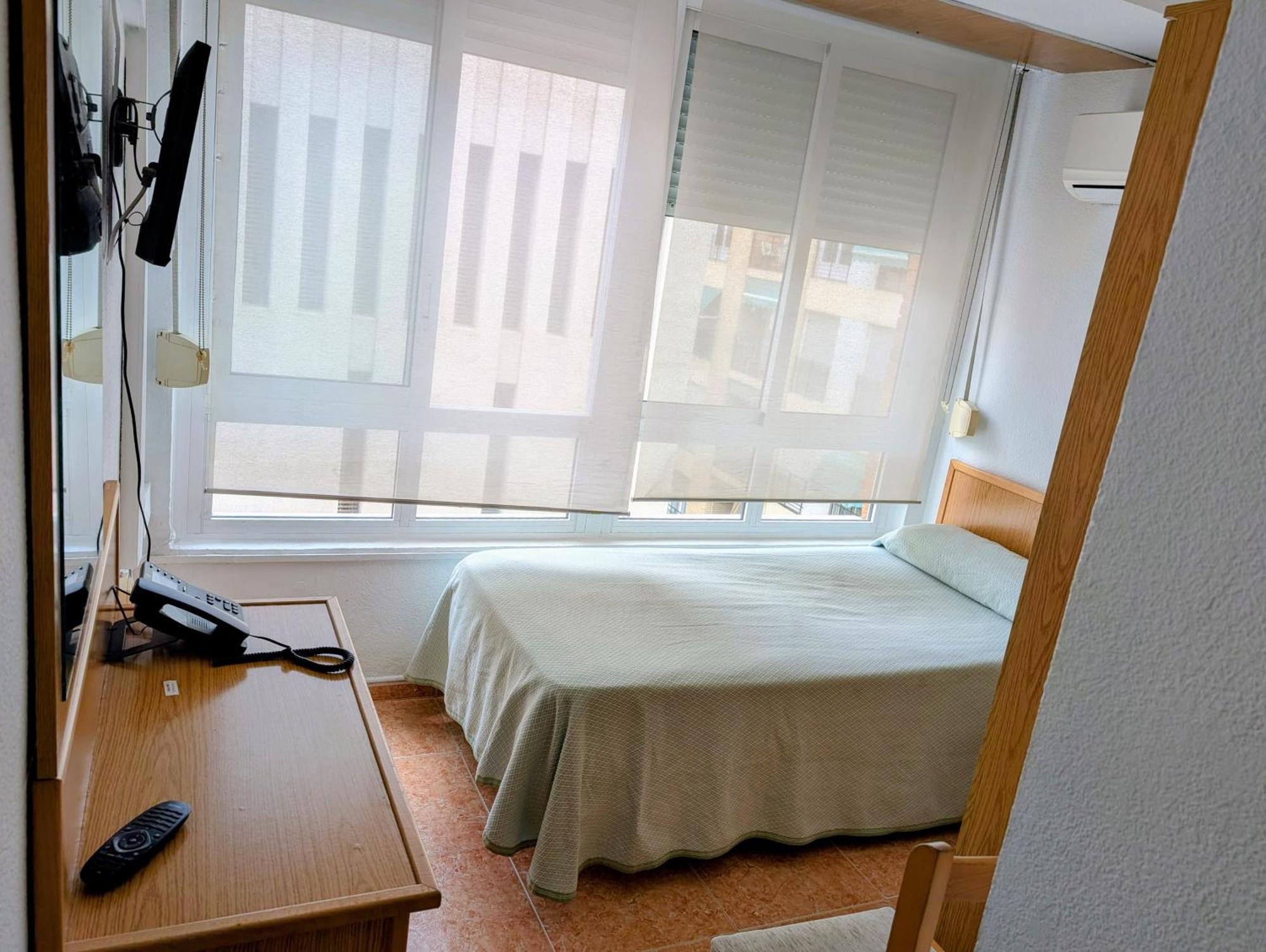 Single Room,684917706:JPEG