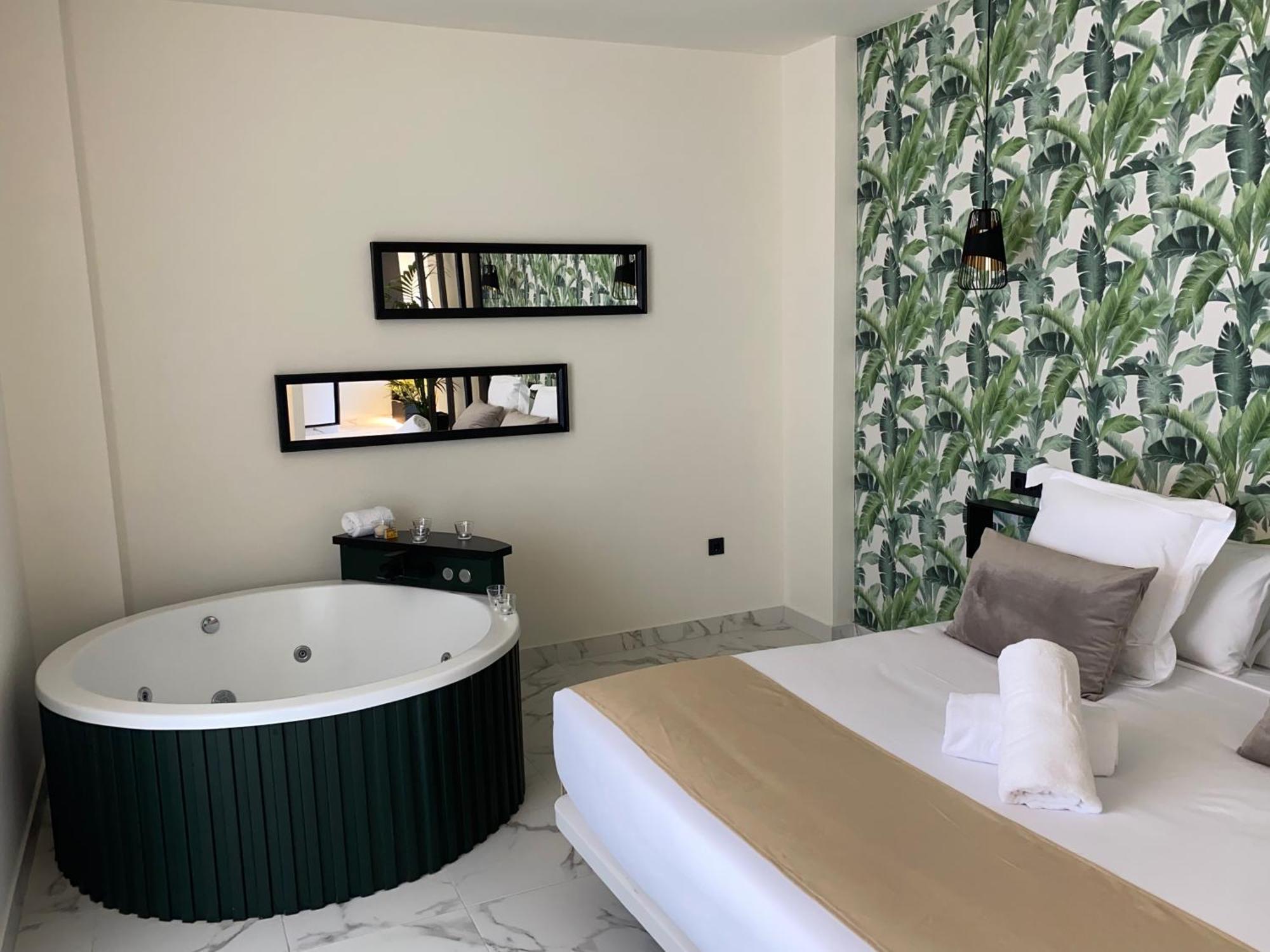 Square Suite,1679685293:JPEG