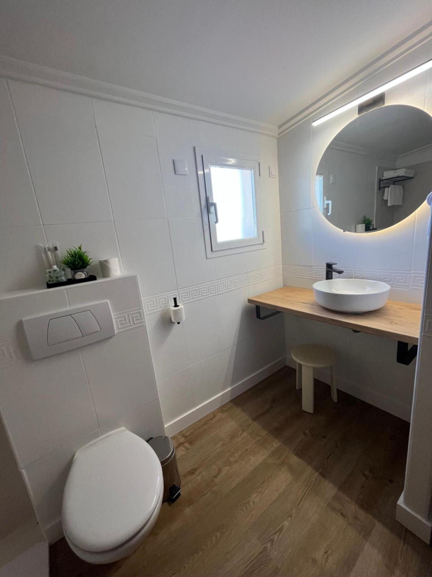 One-Bedroom Apartment Terrace,1687454186:JPEG