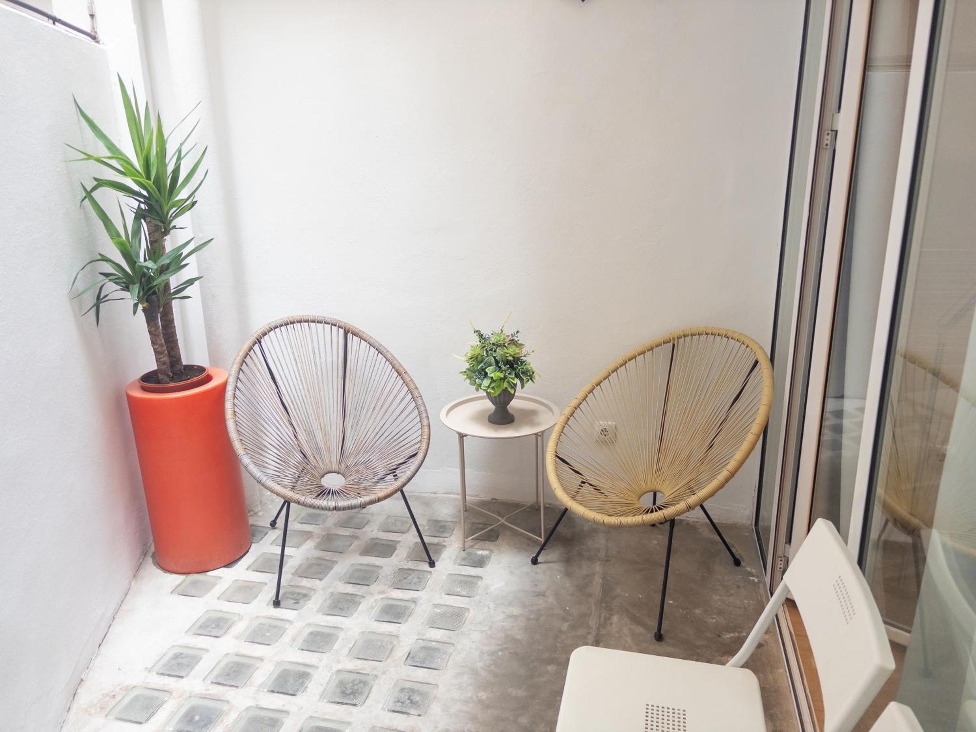 Studio (1-4 Adults),1693280770:JPEG