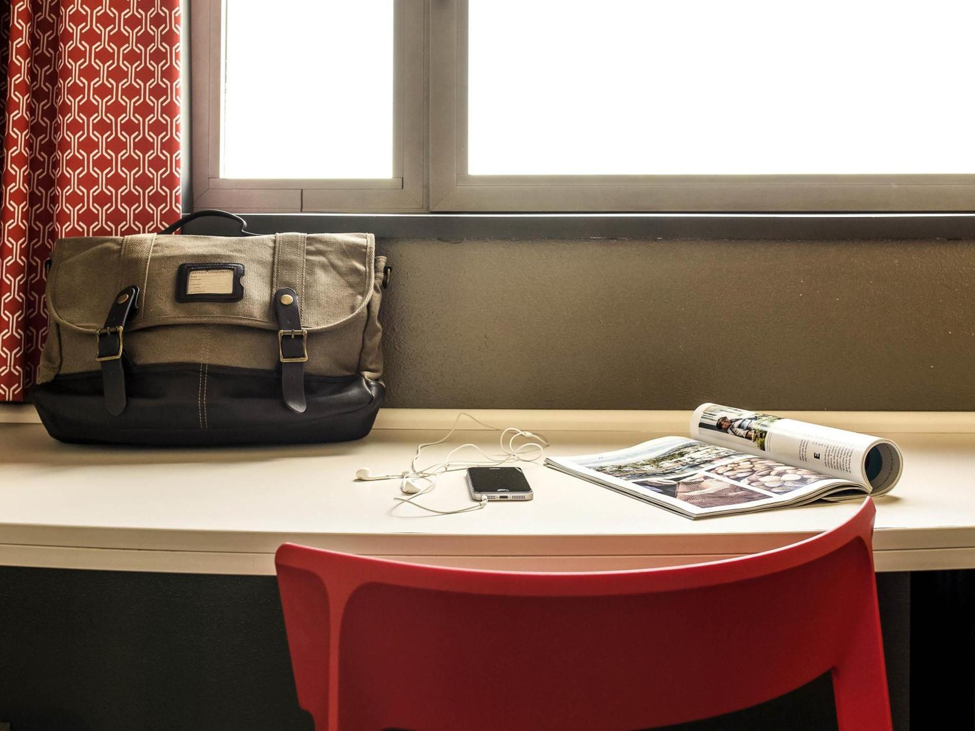 Twin Room,1704921123:JPEG