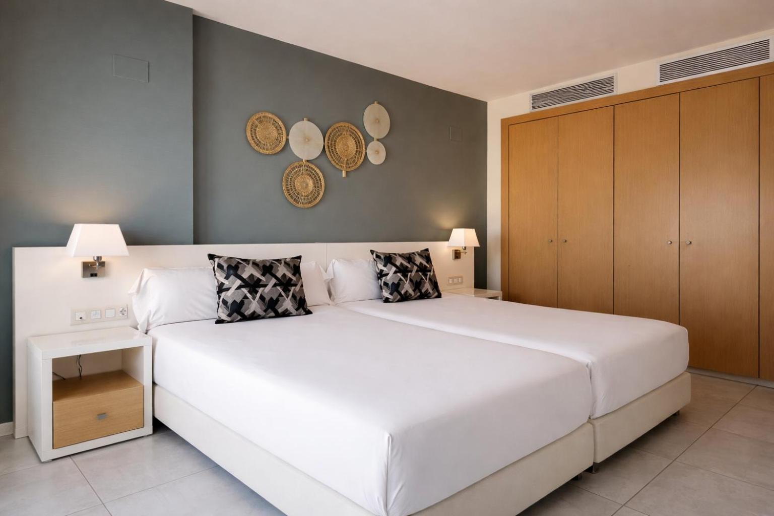 Suite,1758289667:JPEG