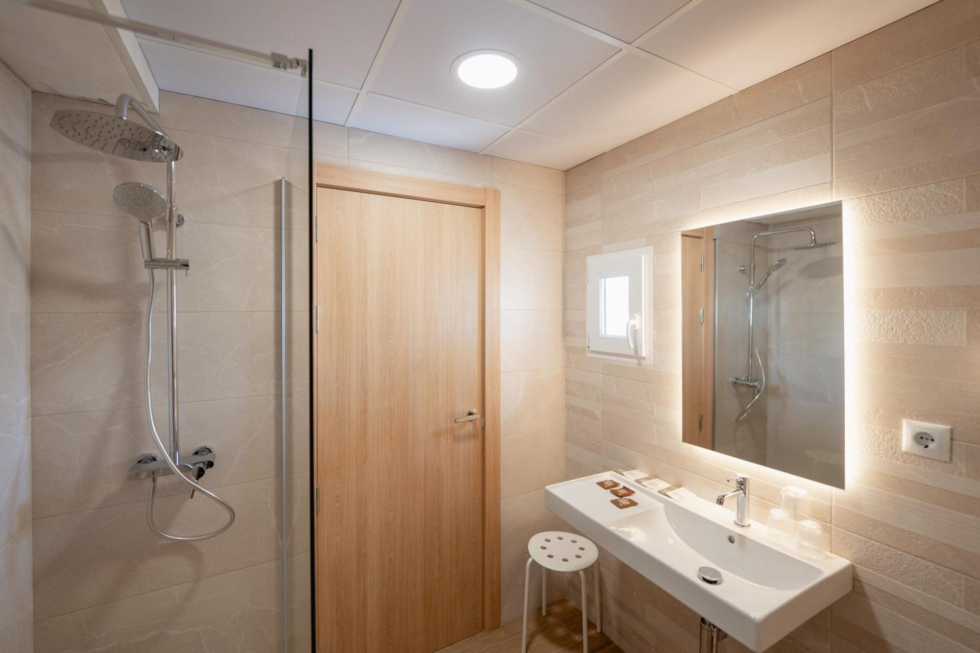 Standard Twin Room,1759989466:JPEG