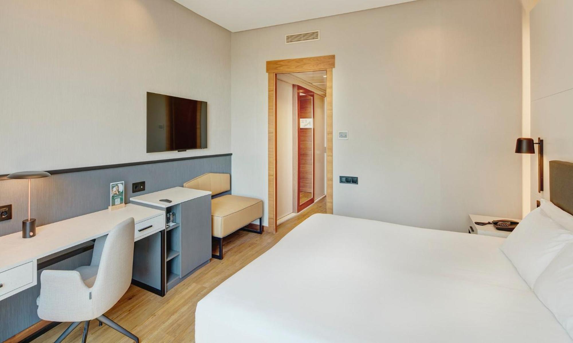 Quarto com Cama de Casal ou 2 de Solteiro