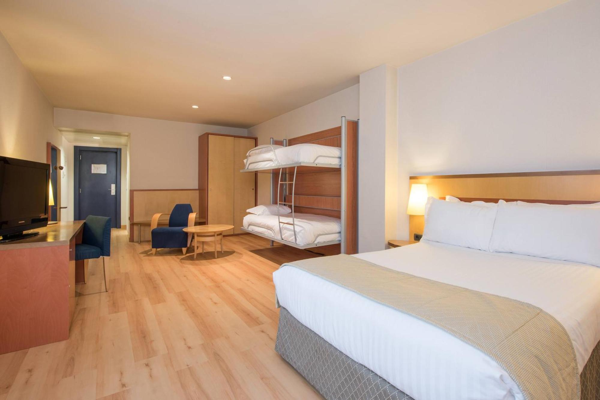 Habitación Familiar (2 adultos + 2 niños)