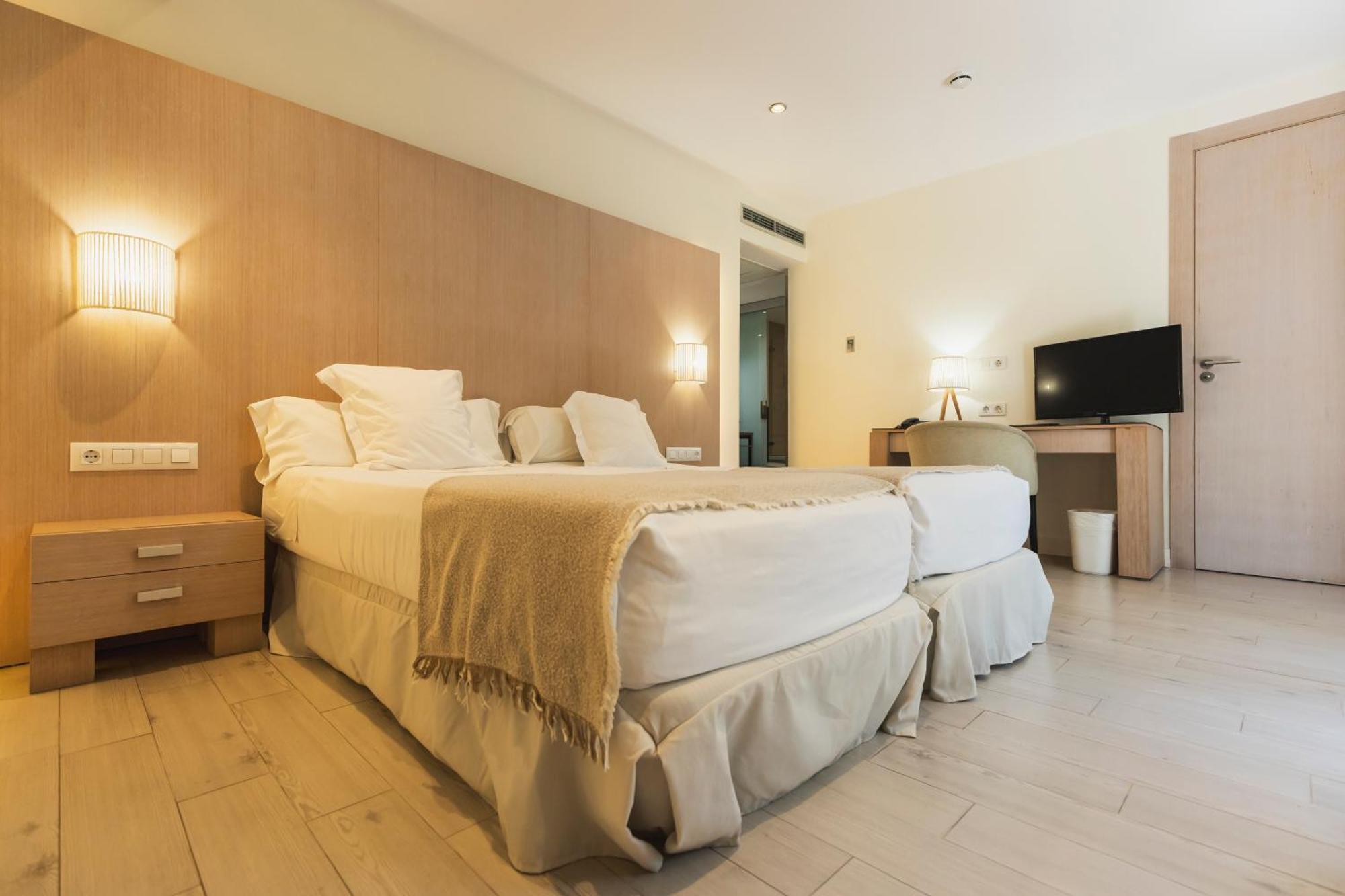 Standard Double or Twin Room,1774437061:JPEG