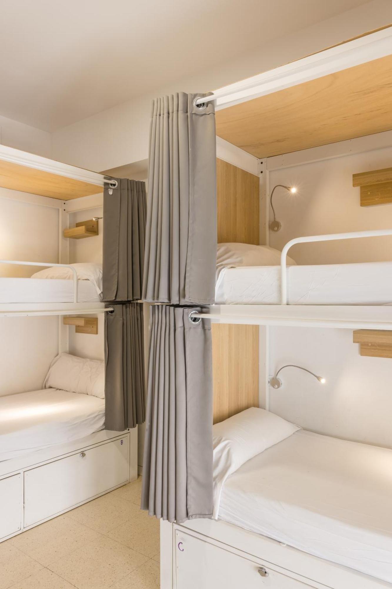 Cama em Dormitório Feminino com 8 Camas