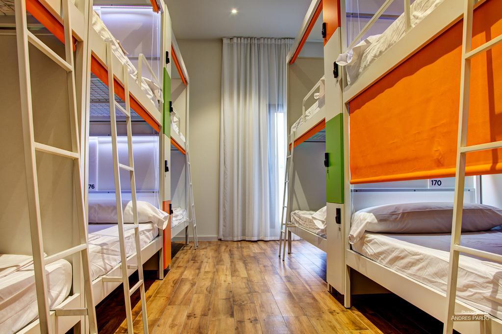 Bunk Bed Male Dormitory Room,221983343:JPEG