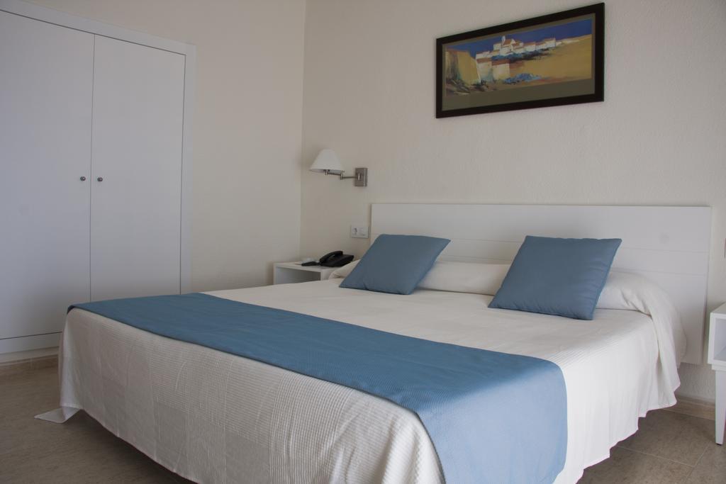 Chambre Double ou Lits Jumeaux - Vue sur Piscine