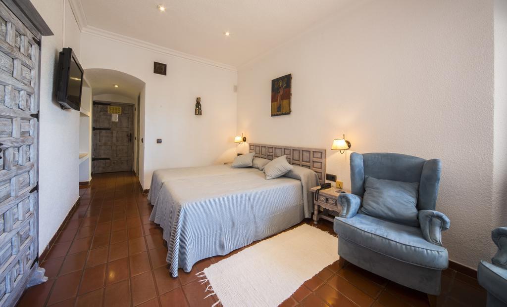 Standard Twin Room (2 adults),416064117:JPEG