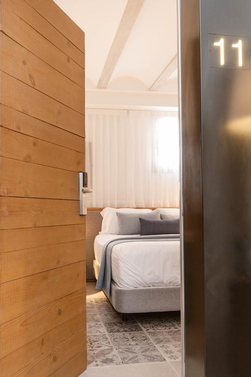 Standard Double Room,416441403:JPEG