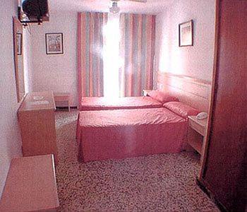 Single Room,645525390:JPEG