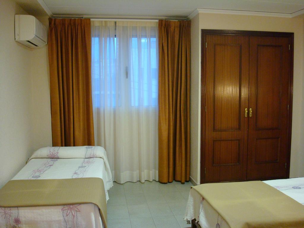 Triple Room,1396221824:JPEG