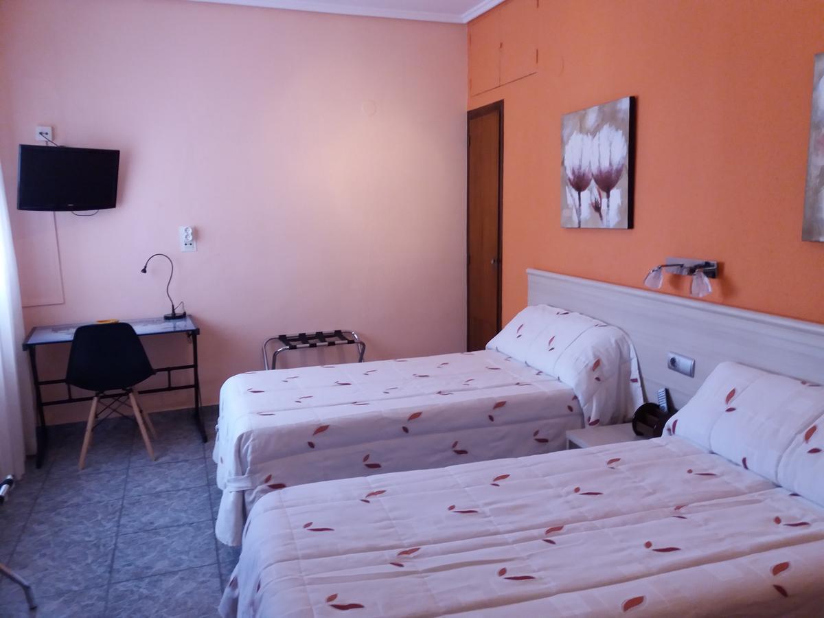 Twin Room,549302307:JPEG