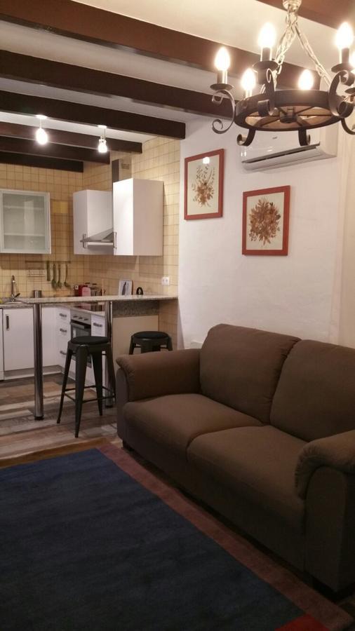 Two-Bedroom House,551901654:JPEG