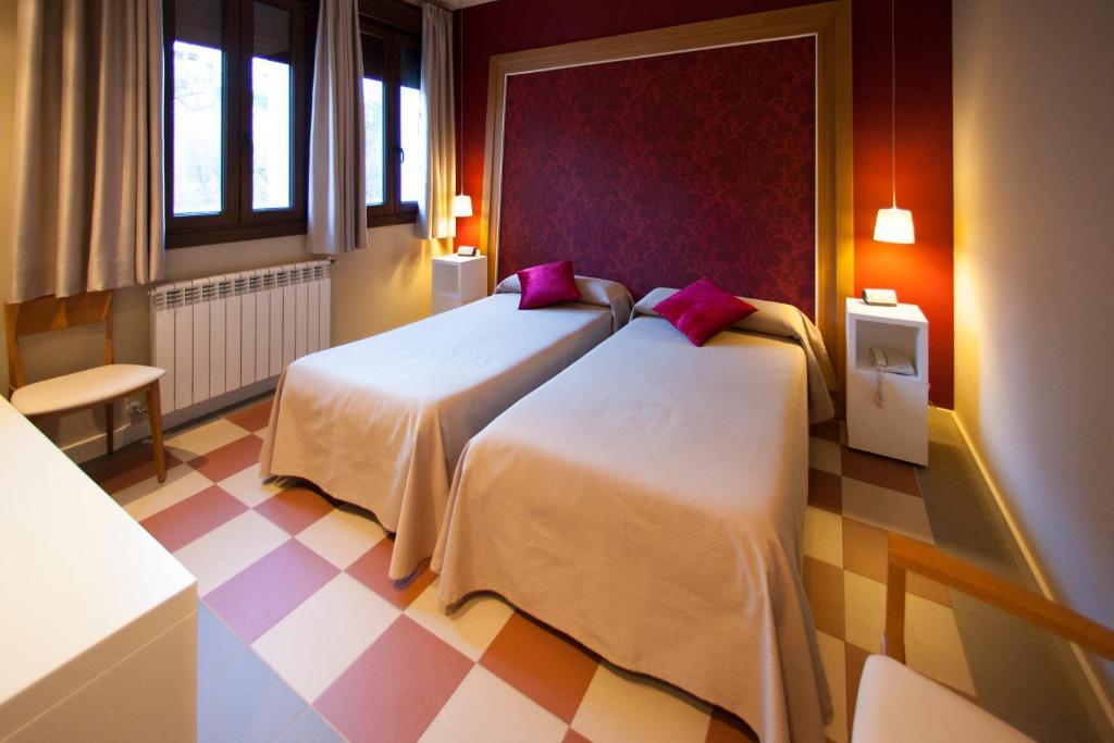 Twin Room,1231692971:JPEG