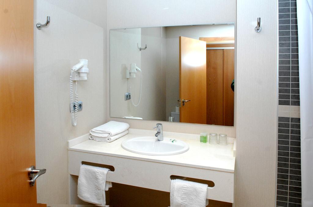 Chambre Lits Jumeaux (2 Adultes + 1 Enfant)