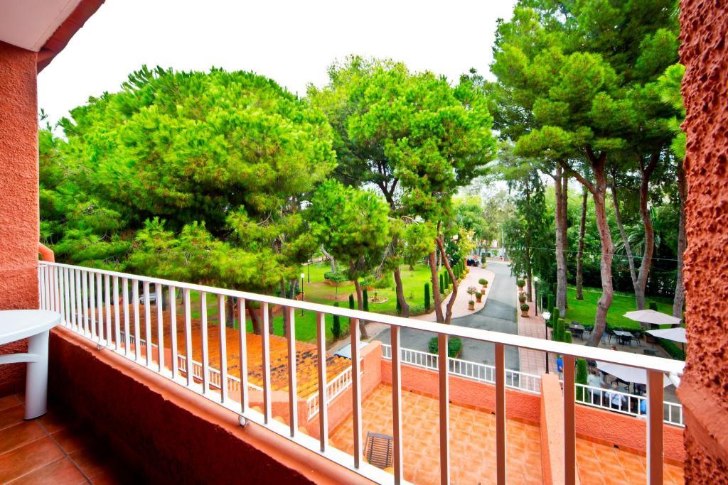 Double or Twin Room with Pool View,776176528:JPEG