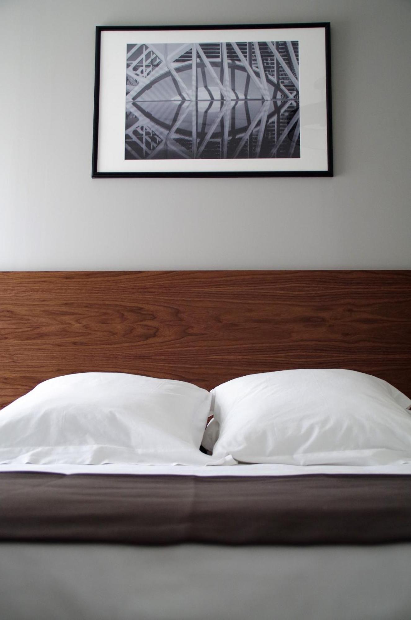 Large Single Room,695541294:JPEG