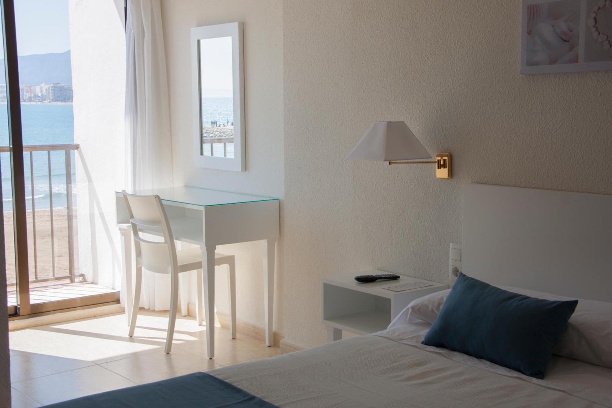Double or Twin Room Sea View