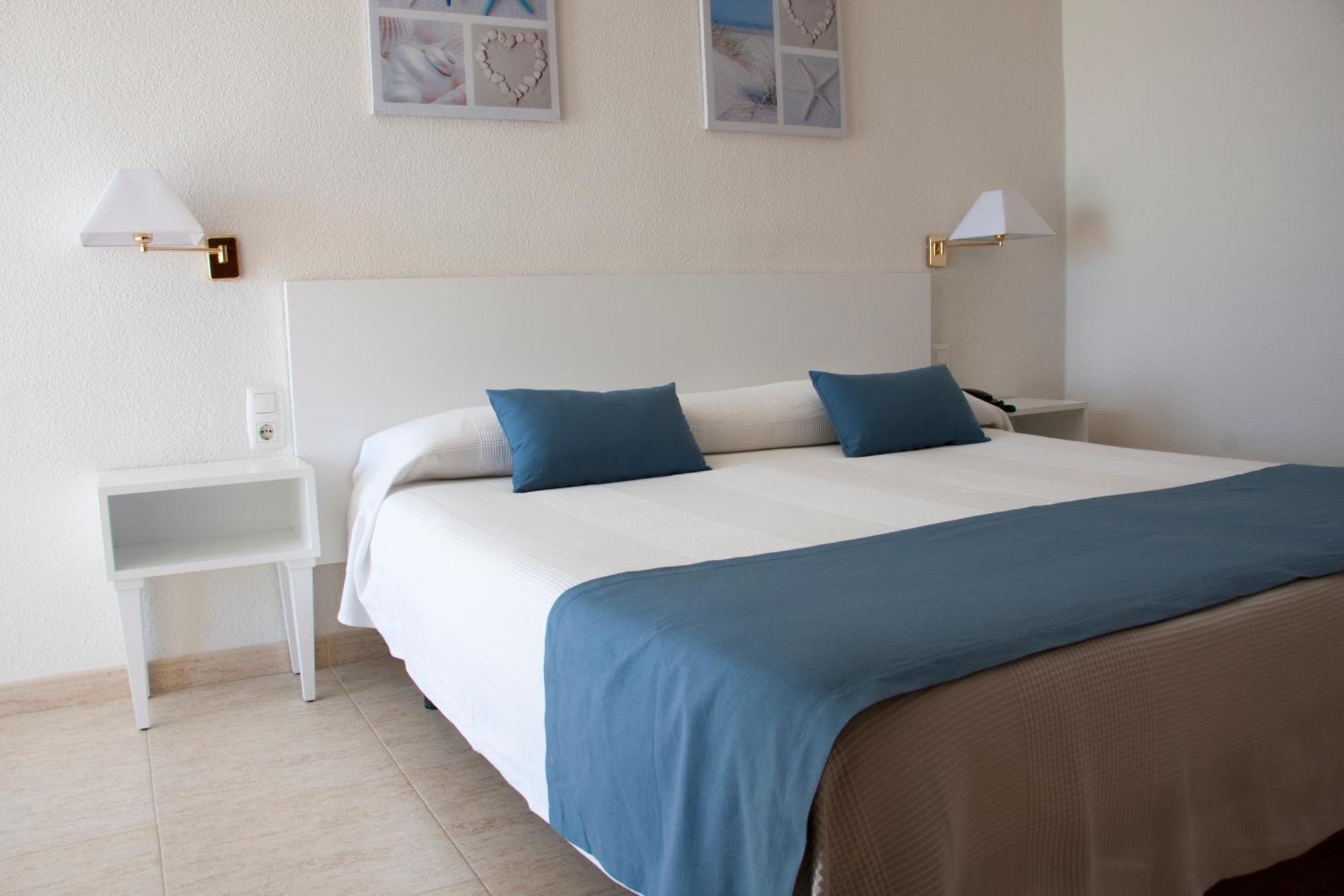 Double or Twin Room Sea View