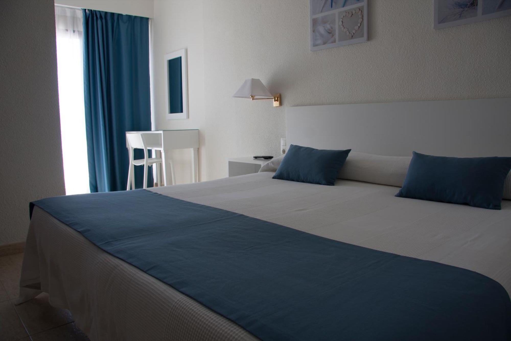 Double or Twin Room Sea View