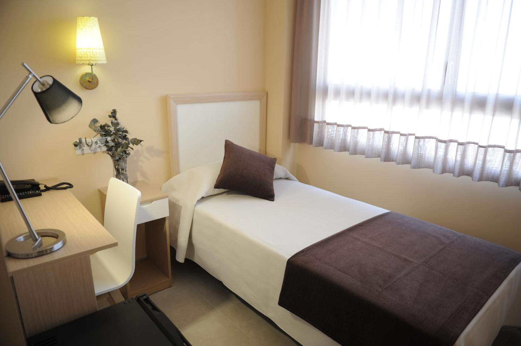 Single Room,710782516:JPEG