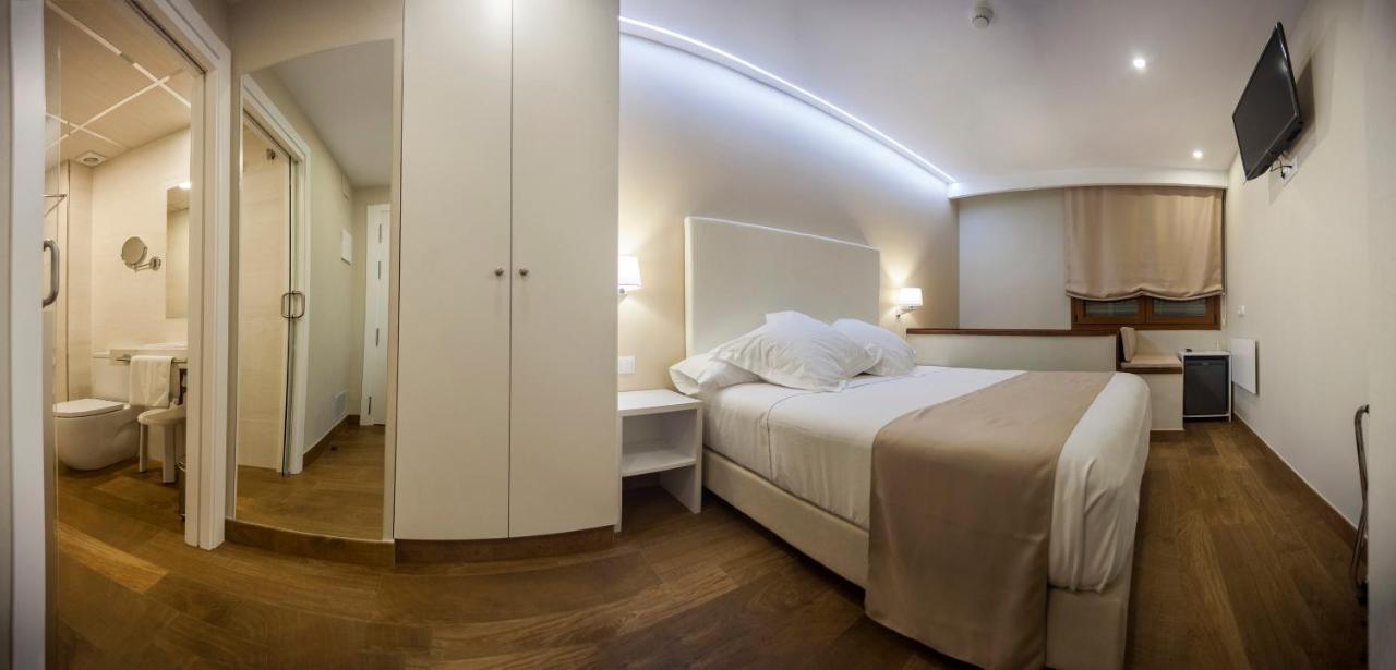Single Room,736893280:JPEG