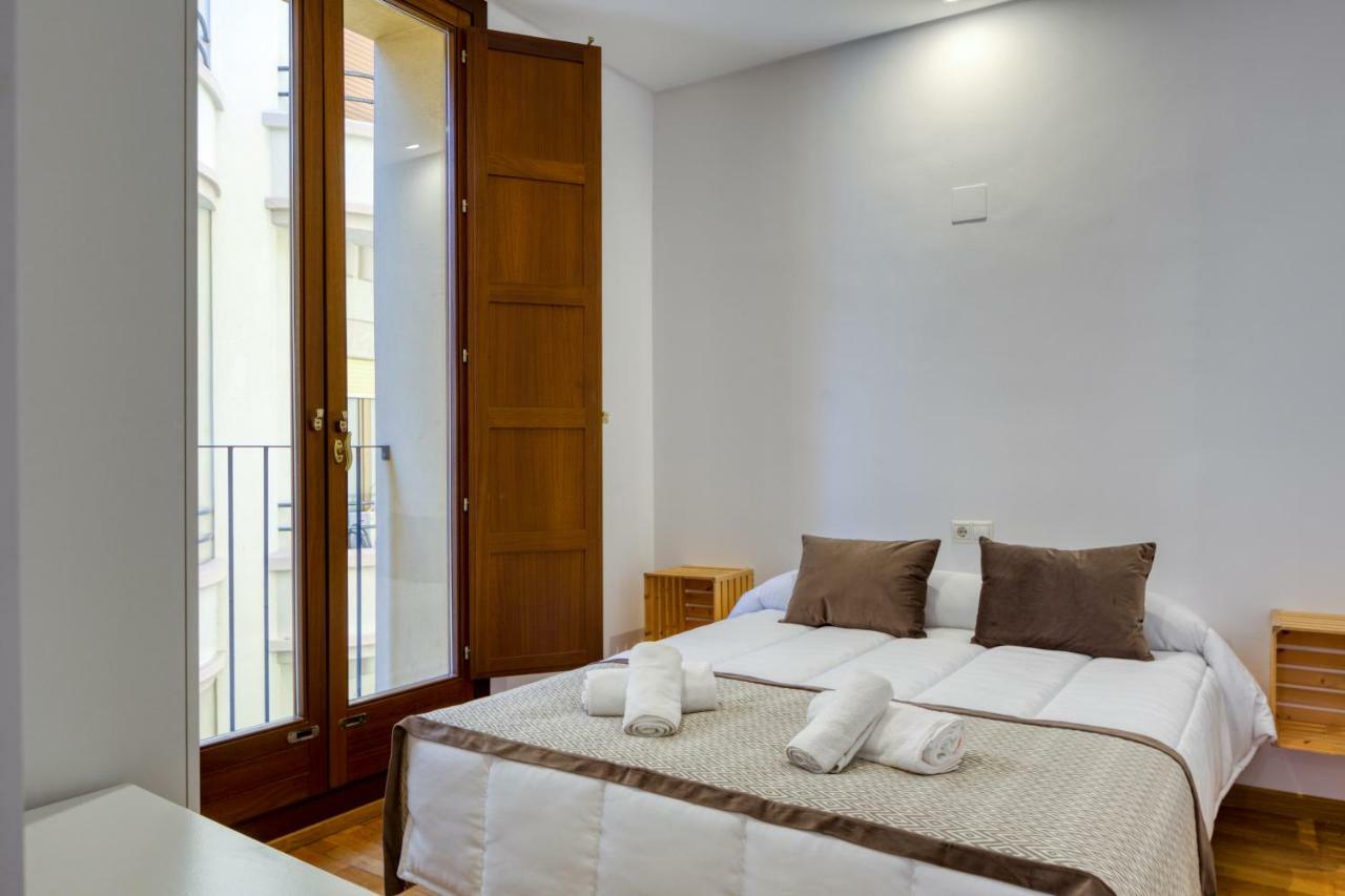 Two-Bedroom Apartment with Balcony,784259346:JPEG