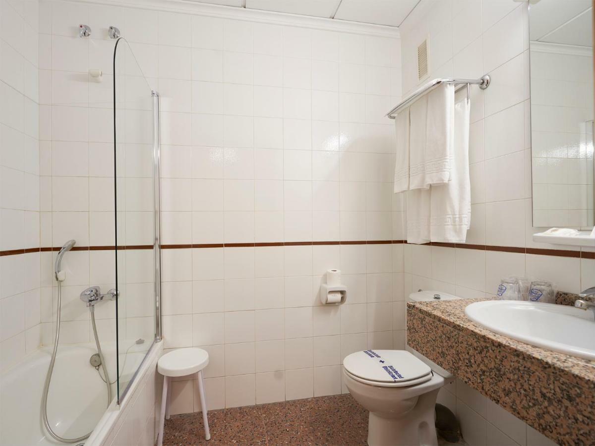 Twin Room,1677867247:JPEG