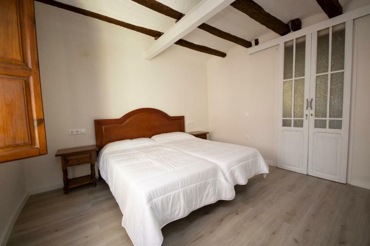 Five-Bedroom House,803496780:JPEG