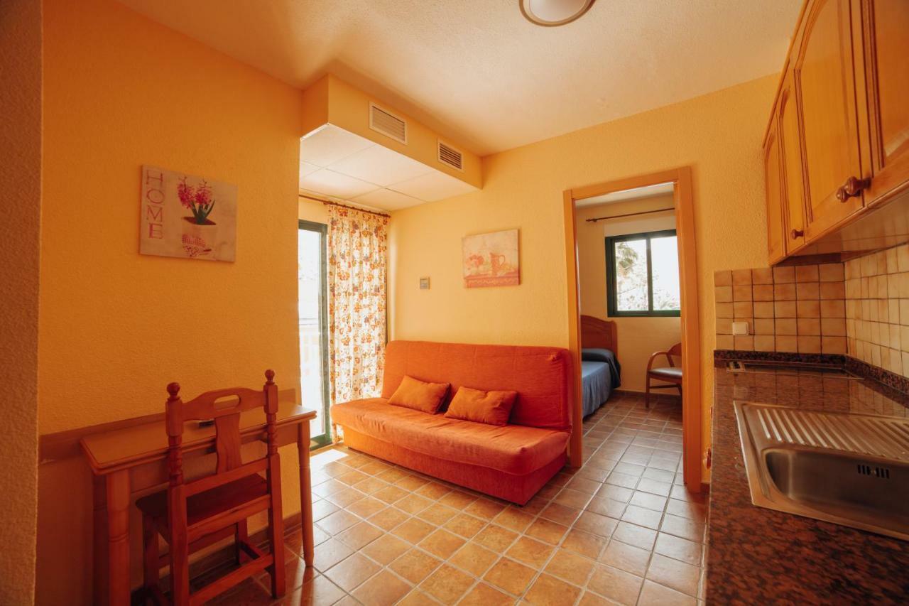 One-Bedroom Apartment Balcony,816747578:JPEG