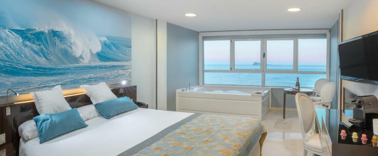 Quarto Duplo ou Twin com Banheira de Hidromassagem e Vista Mar (2 Adultos)