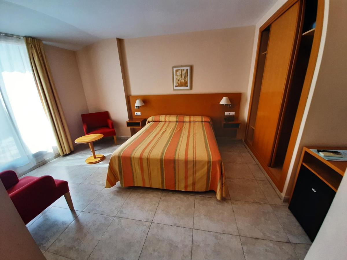 Double or Twin Room,893808958:JPEG