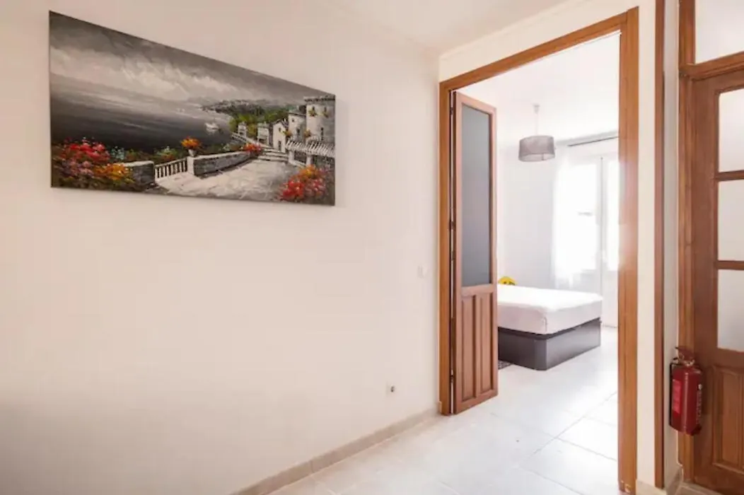Room With Private Bathroom And Balcony Nearby The Mercado Central, Center And Beach-1