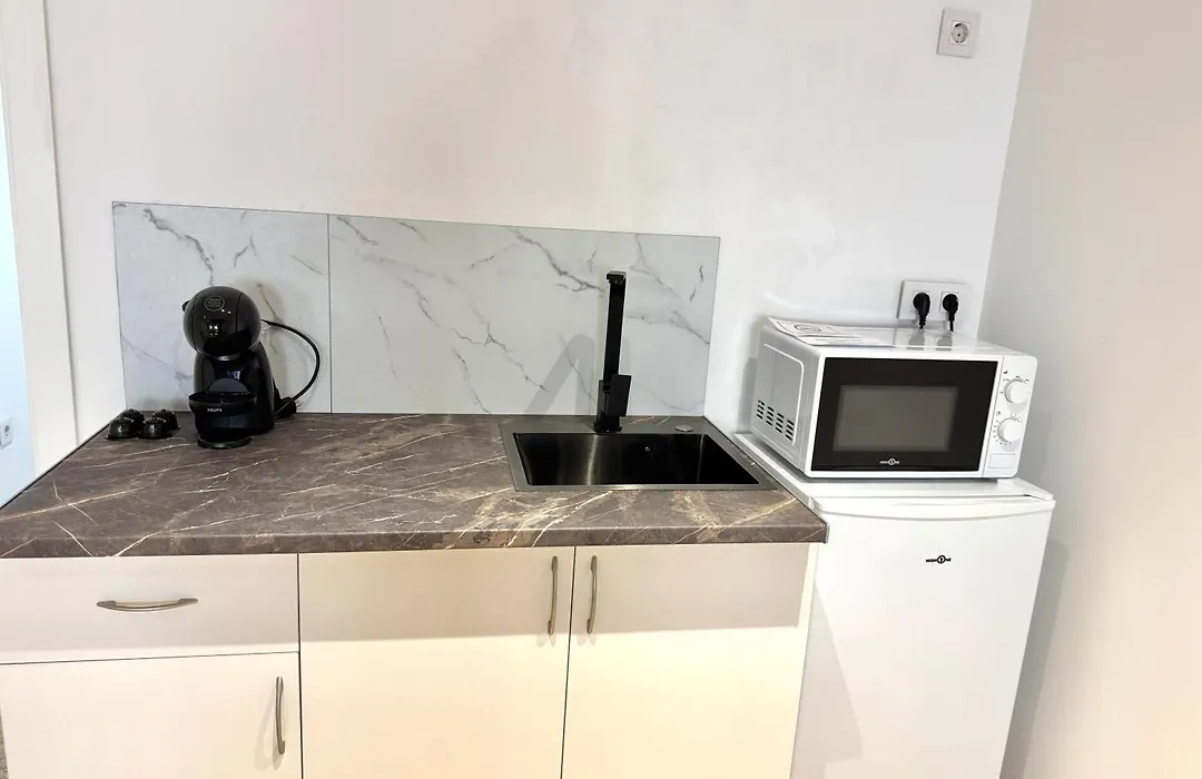Deshoras Apartments-1