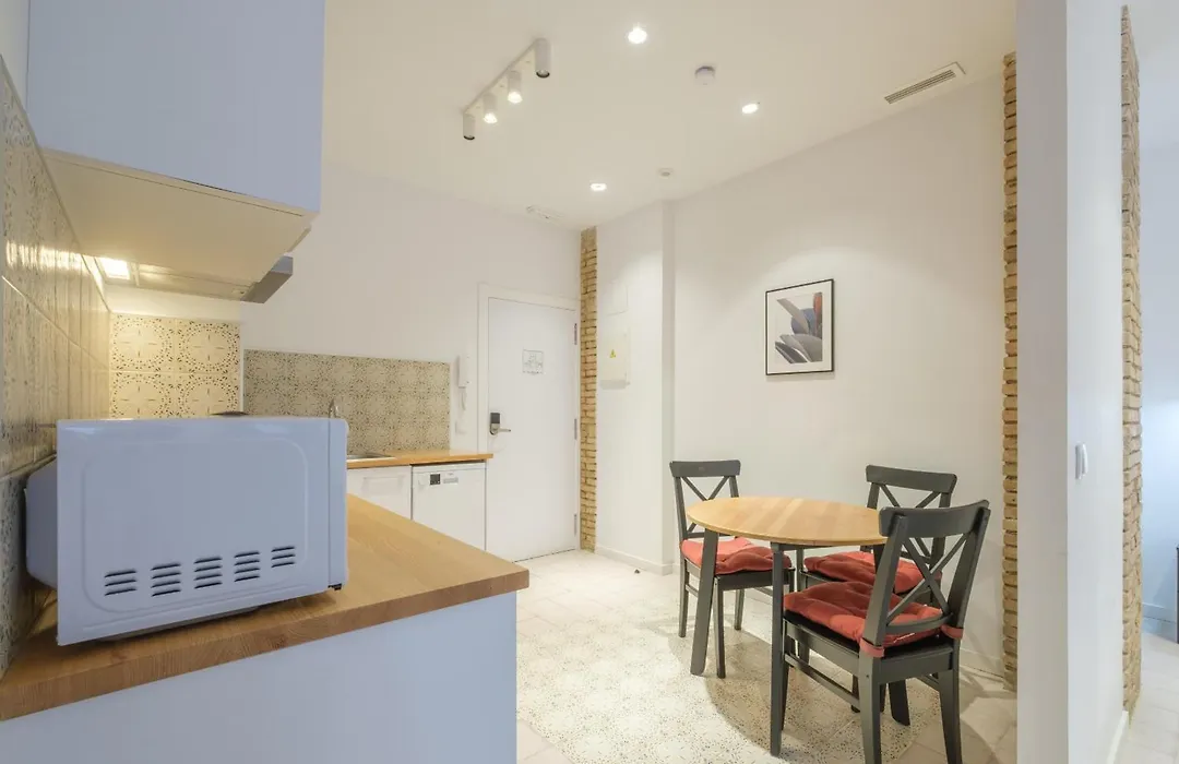 Modern Apartment Close To City Centre-1