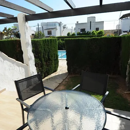 Orange Park Estudio Jardin Vista Piscina-3