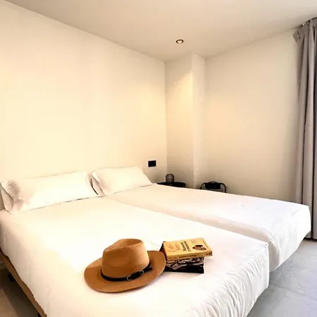 Hugo Beach Hotel & Apartments-2