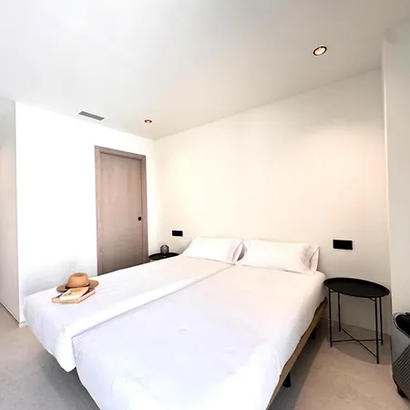 Hugo Beach Hotel & Apartments-3