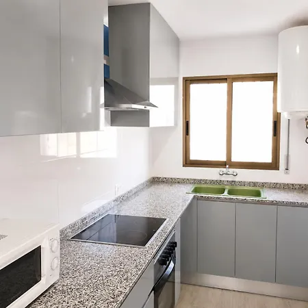 Turyva Tarongers 3 - Modern 2 Bed Holiday Apartment For Families & Couples-3