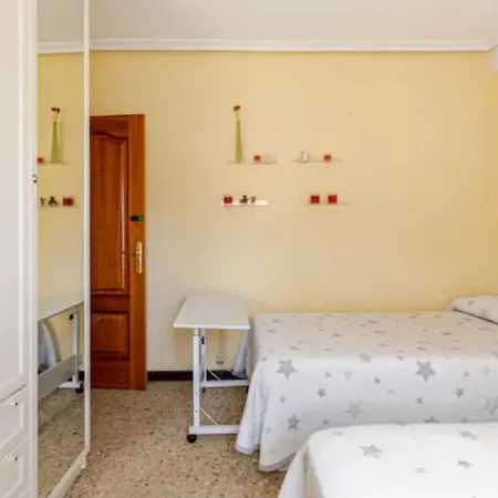 Se alquila una habitación doble con aire acondicionado-3