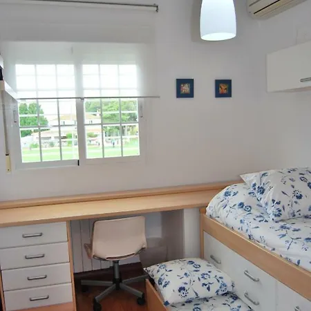 Encantadora Casa Cerca Del Mar Con Piscina Solo Familias-2