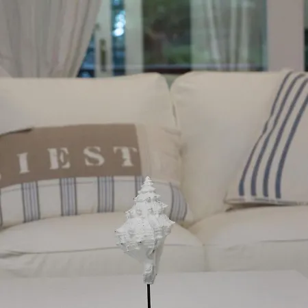 Beautiful Villa With A Dishwasher, Close To Restaurants-3