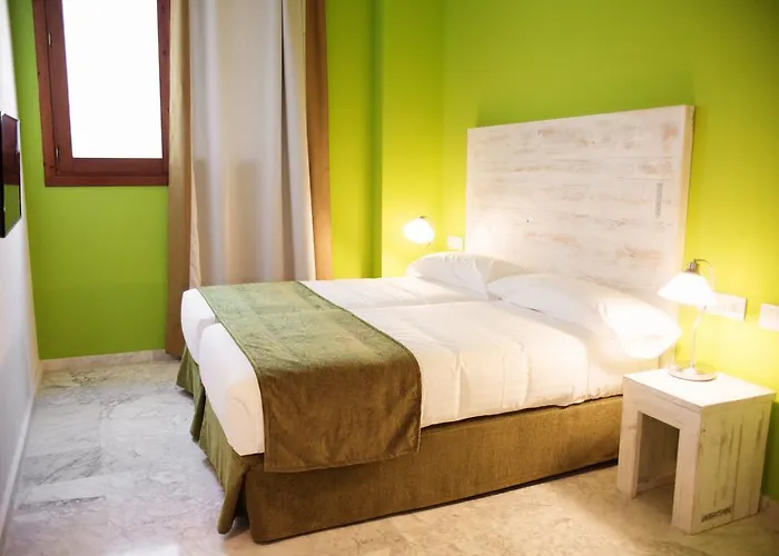 Valencia Guest Houses near Ciudad de las Artes y las Ciencias