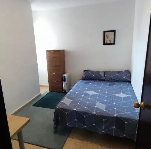 Habitacion Con Cama Doble, Piso Compartido En Avenida Blasco Ibanez Valencia