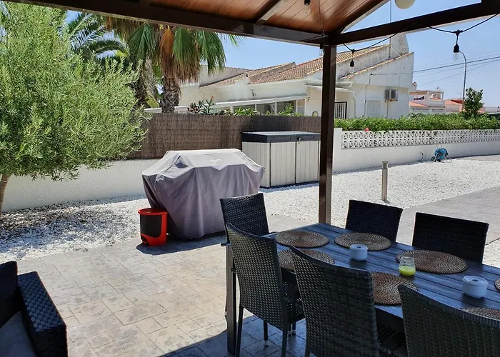 Paraiso Los Montesinos with Pool